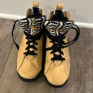 Jordan 6- tan size 5.5